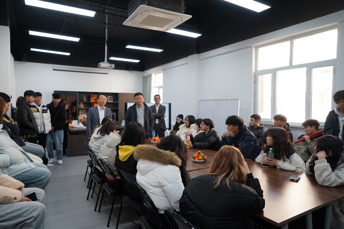 【研学纪实】走出课堂，直击就业一线——乌鲁木齐新华学子企业行