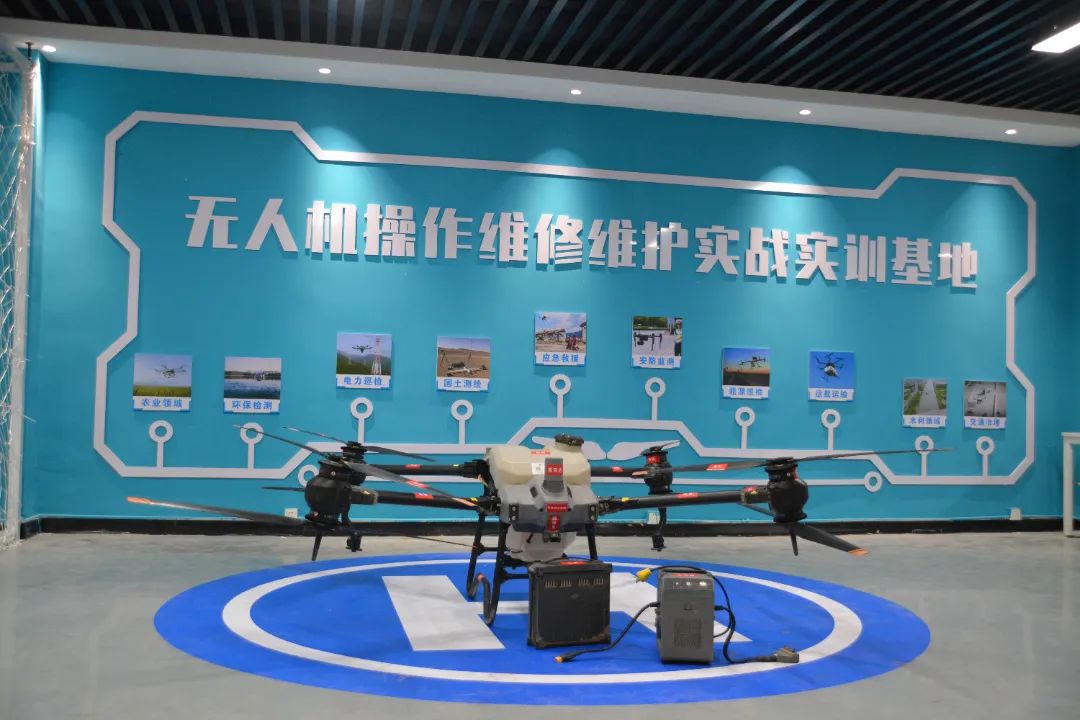 电竞对战×无人机×美妆造型！新华五一试学营限时开放体验！